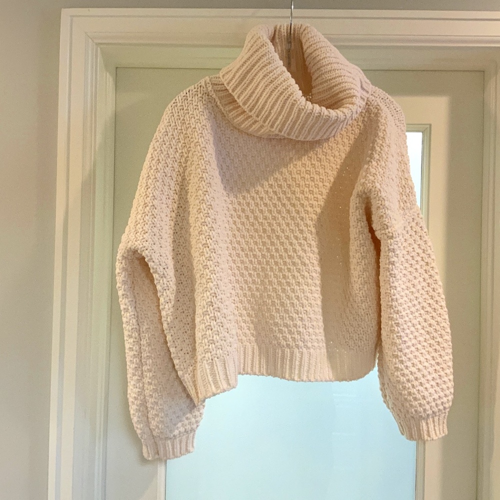 Women’s cropped cream turtleneck. Super soft!
